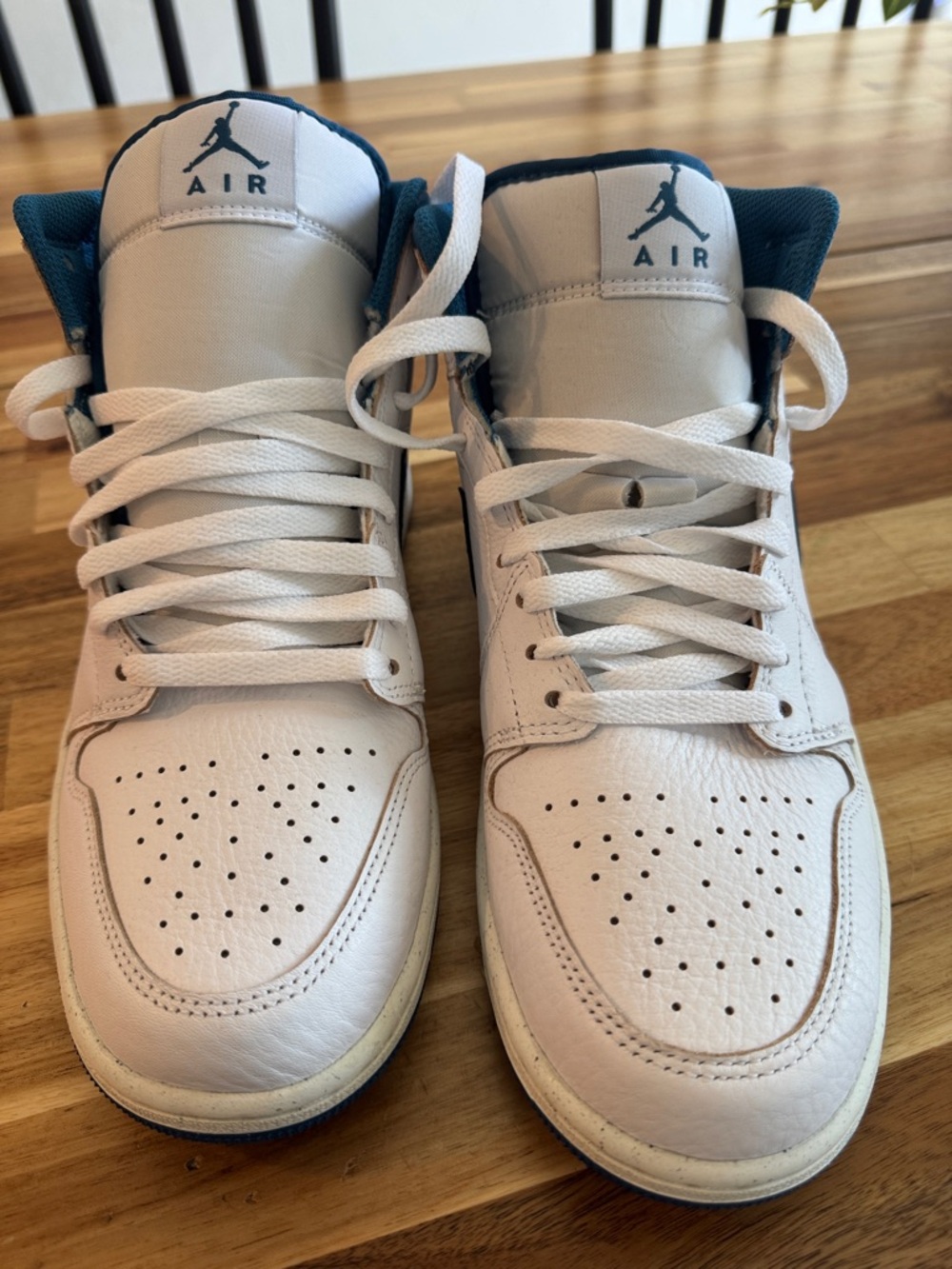 Nike Air Jordan 1 Mid Sneakers - Picture 3 of 8